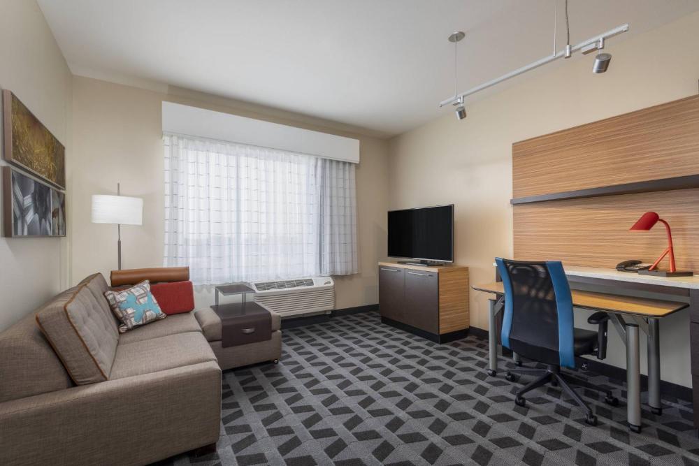 1 Bedroom Suite, 1 Queen, Sofa bed interior